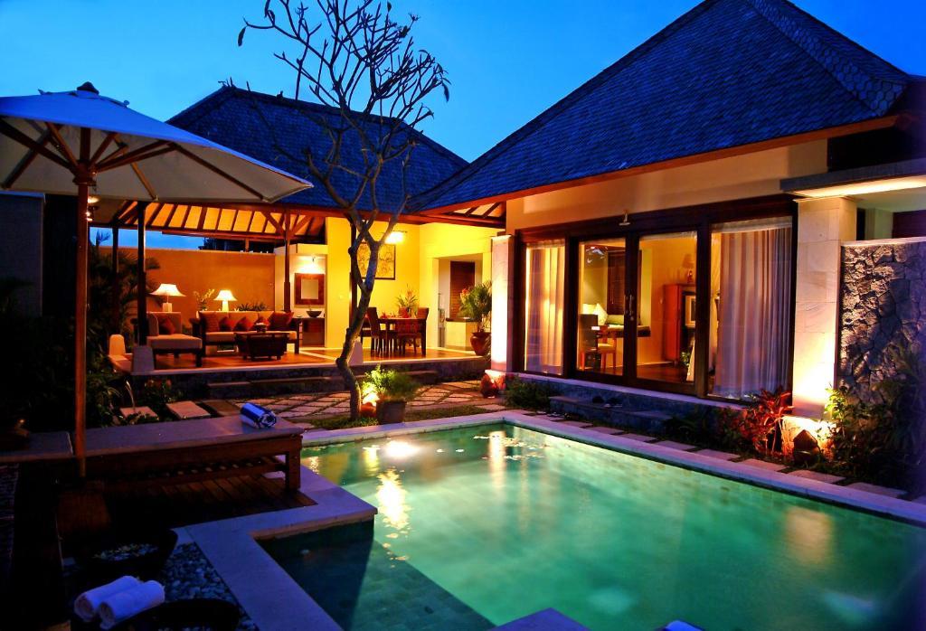 The Sanyas Suite Bali Seminyak  Ruang foto